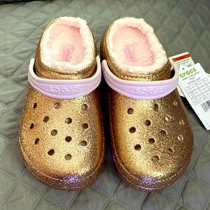 Crocs classic gold glitter lined sz J4. Same as women’s sz 6